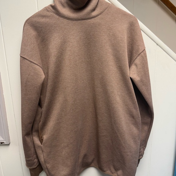 Nike Women’s Maternity Light Brown Reversible Pullover With Pockets Size Medium - Picture 4 of 4